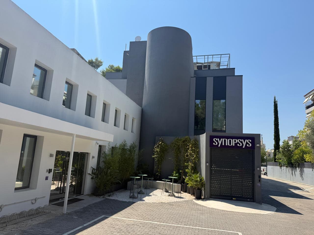 Iroon Building